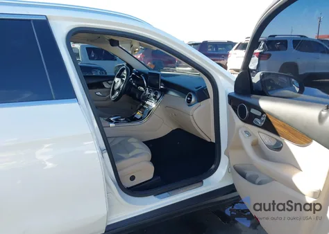 2016 Mercedes-Benz Glc 300 4Matic z USA, uszkodzony, nr VIN WDC0G4KB4GF088411